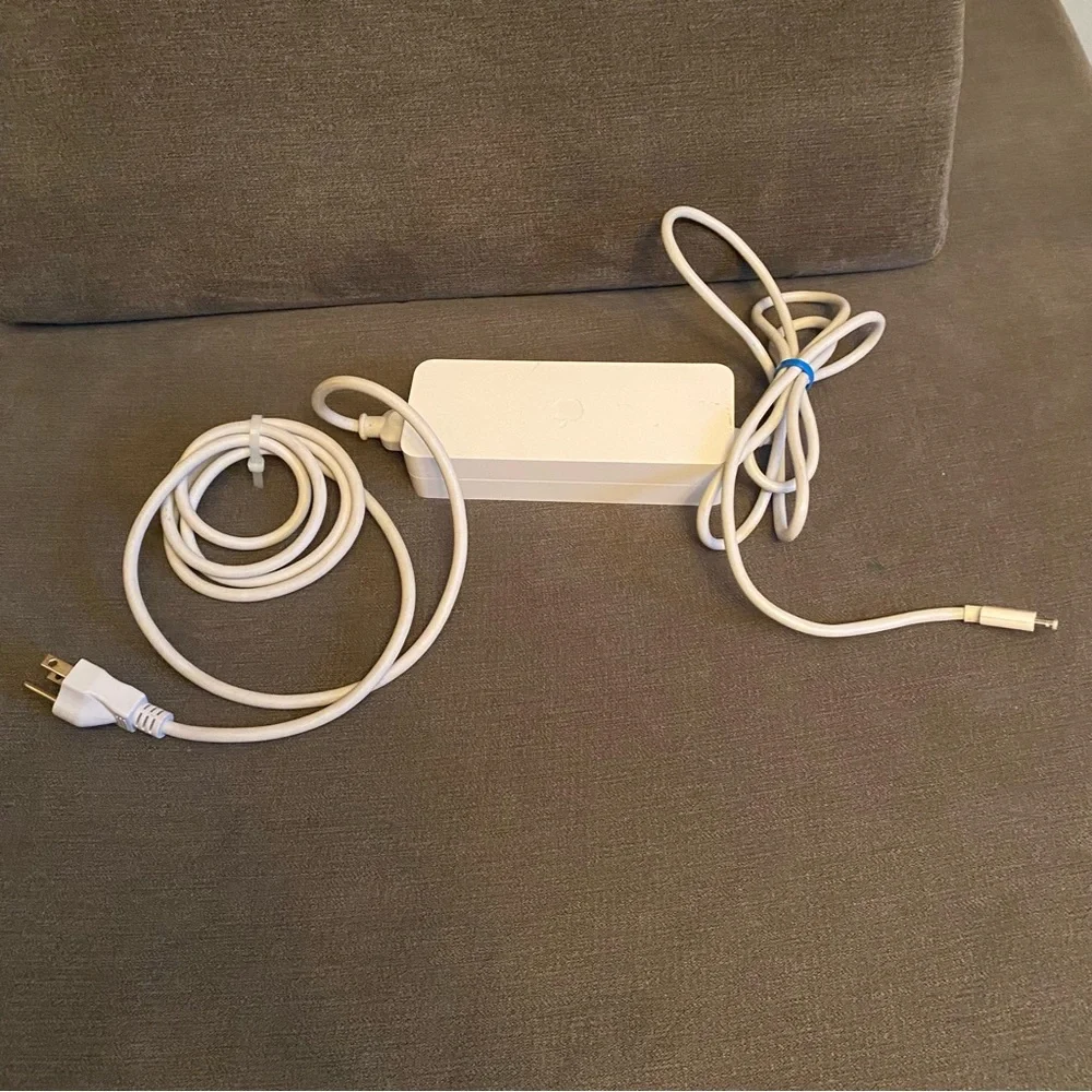 Original APPLE Mac Mini 110W 18.5V 6A AC Adapter Power Supply A1188